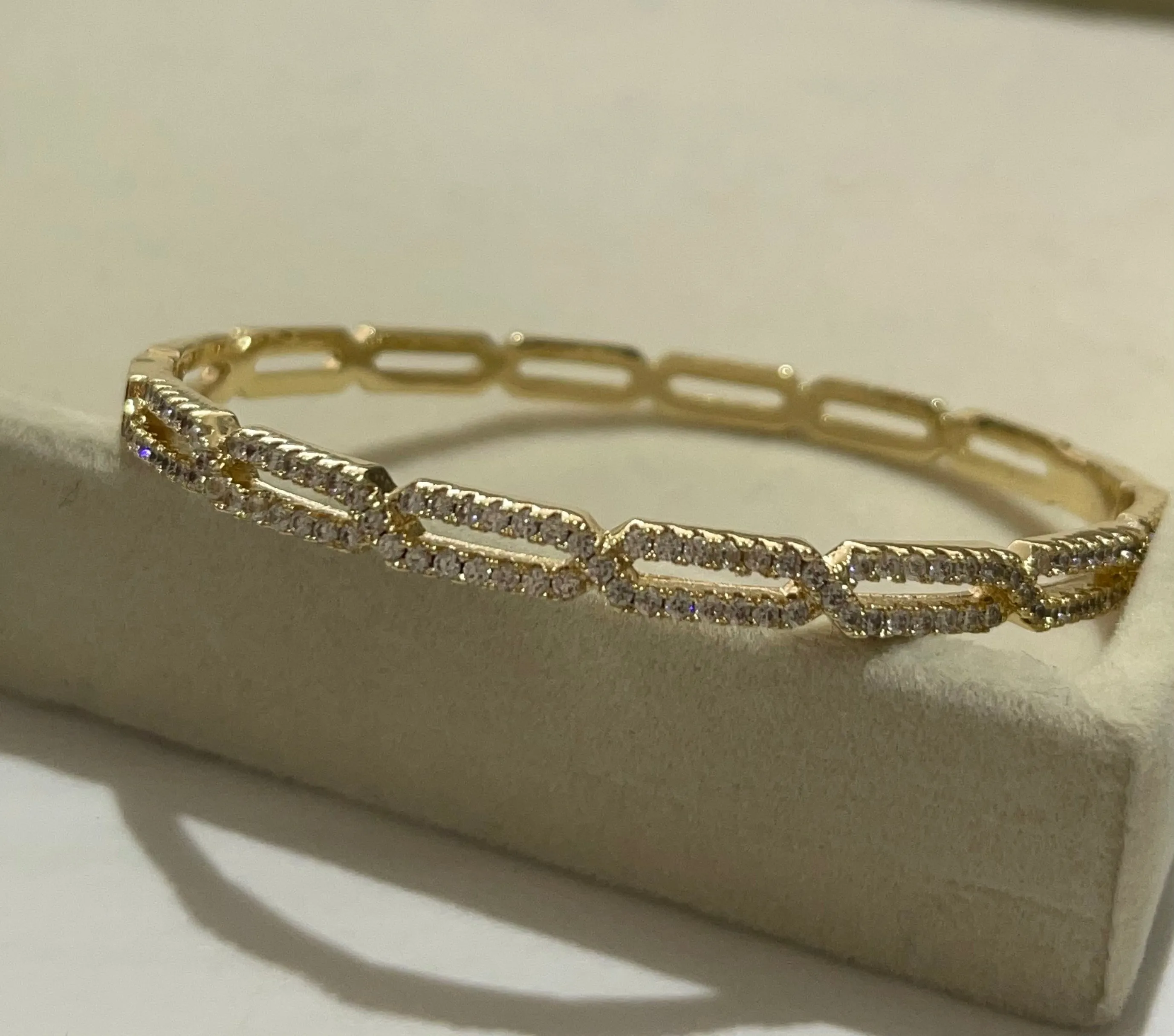 Dearlt Dainty Gold Rhinestones Bangle