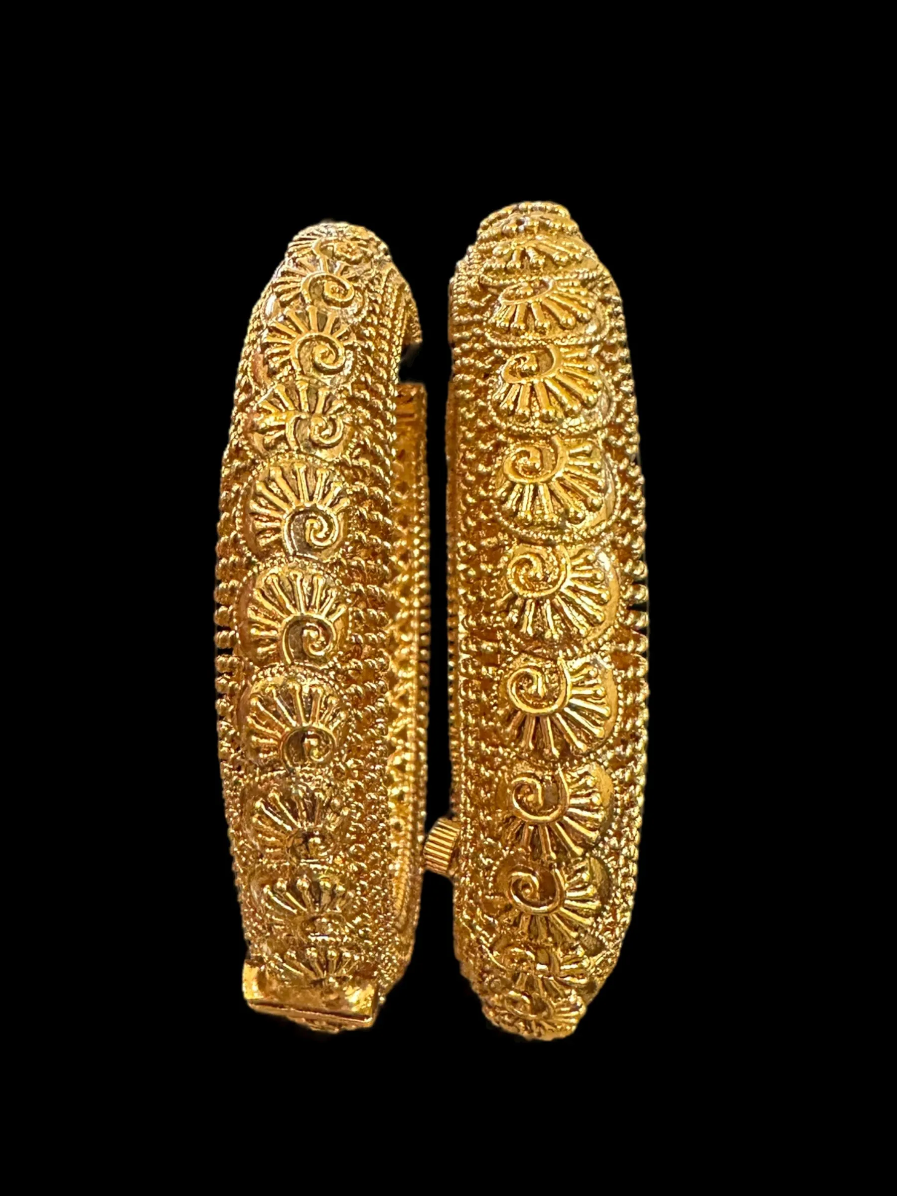 DJAN1 Antique gold plated bangles - openable ( 2.4//2.6) ( READY TO SHIP )