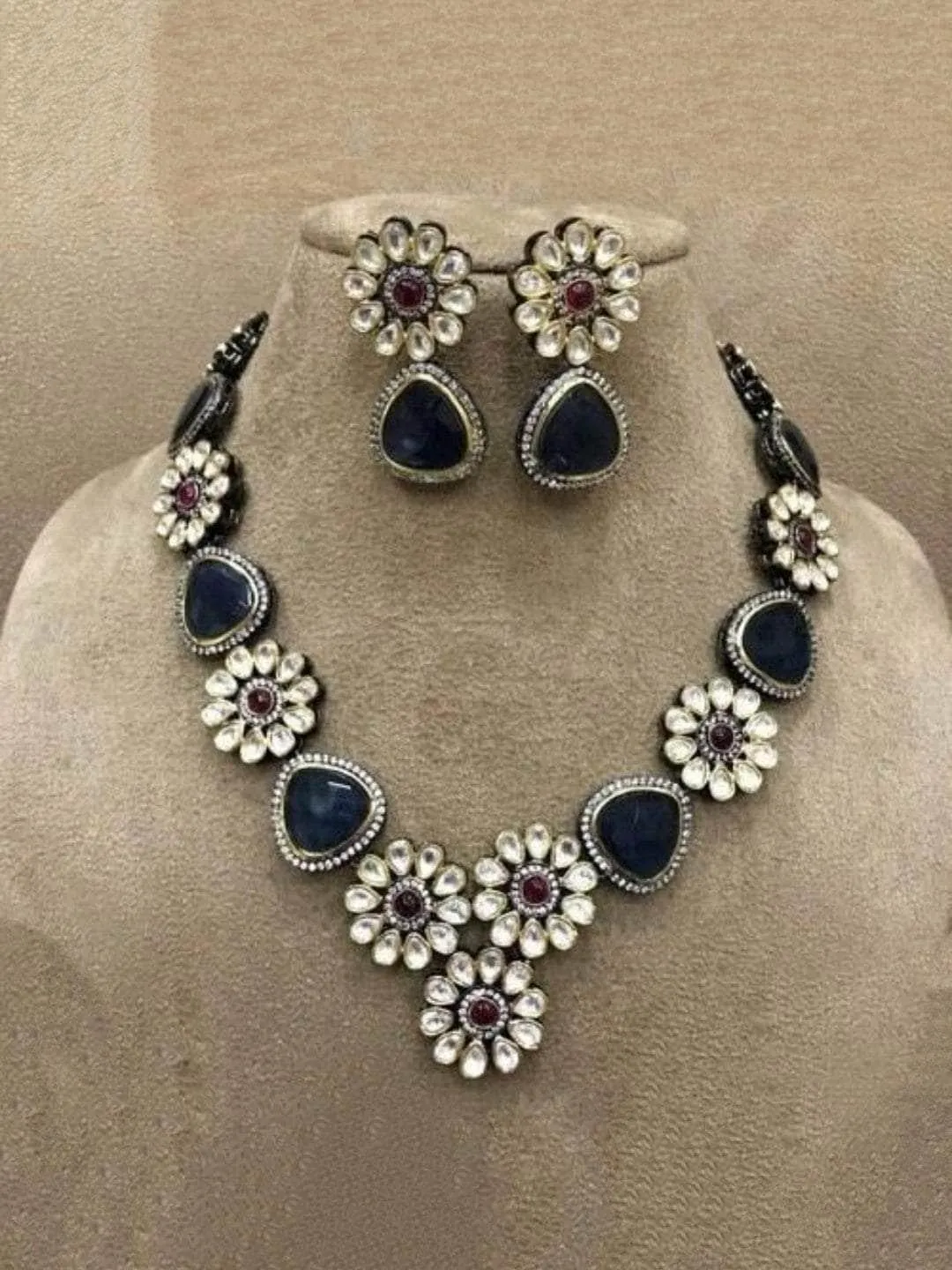 Flower Kundan Stone Necklace