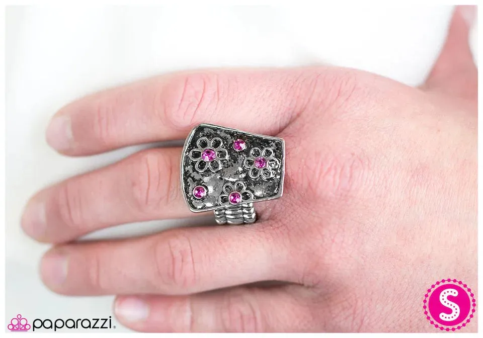 Paparazzi Ring ~ Late Bloomer - Pink