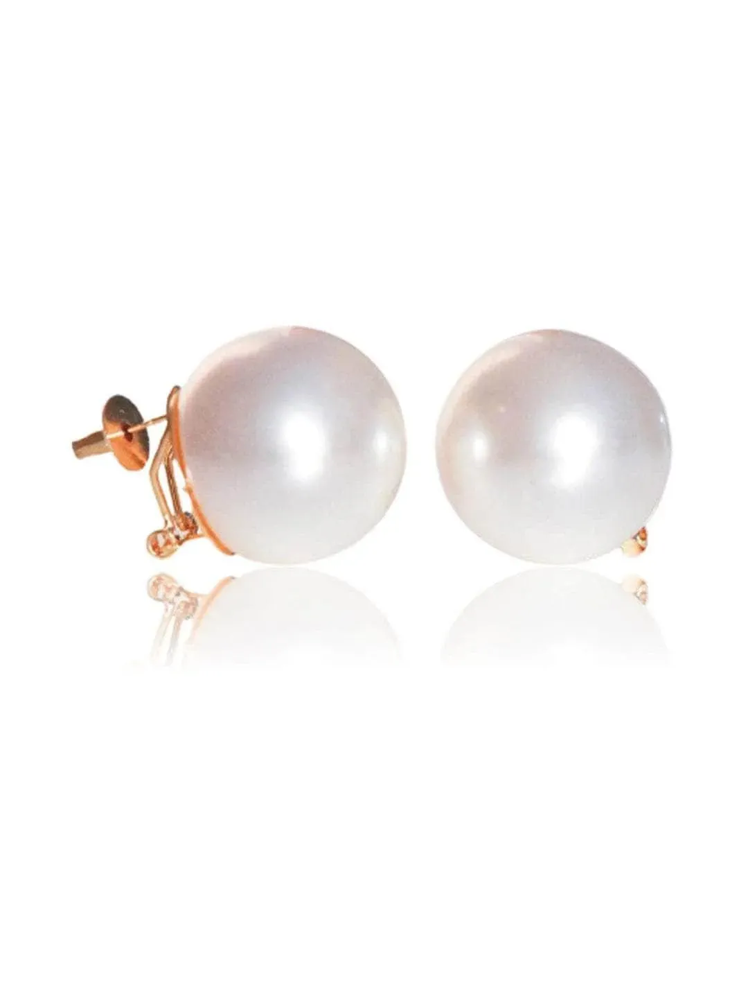 Sharvari Wagh In Big Pearl Statement Studs White