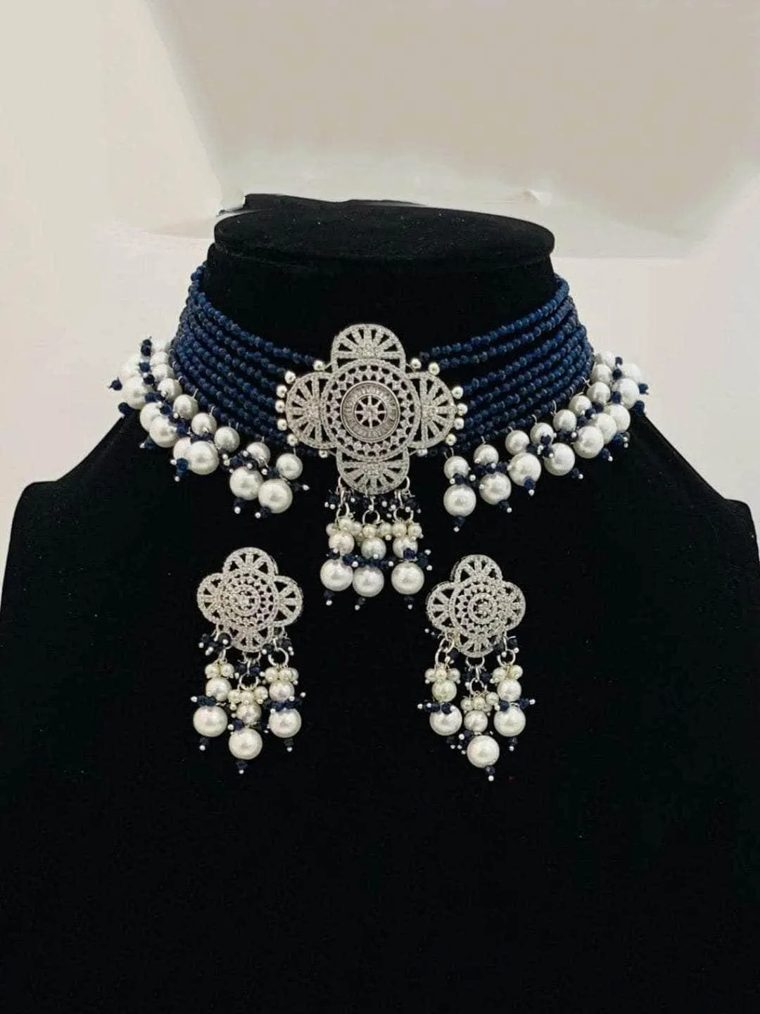 Snow Pearl Choker