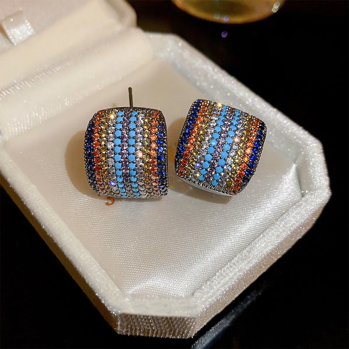 TEEK - Contrast Inlaid Zircon Earrings