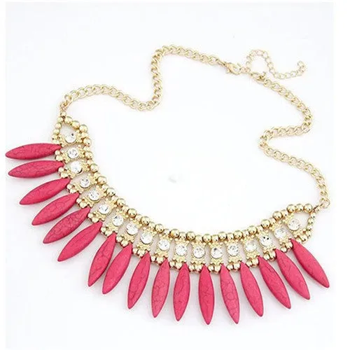 The new women's fashion Bohemian crystal pendant necklace Pendant Chain Choker Bib Statement Necklace