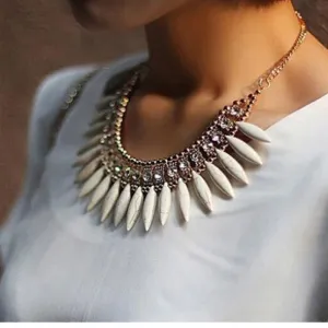 The new women's fashion Bohemian crystal pendant necklace Pendant Chain Choker Bib Statement Necklace